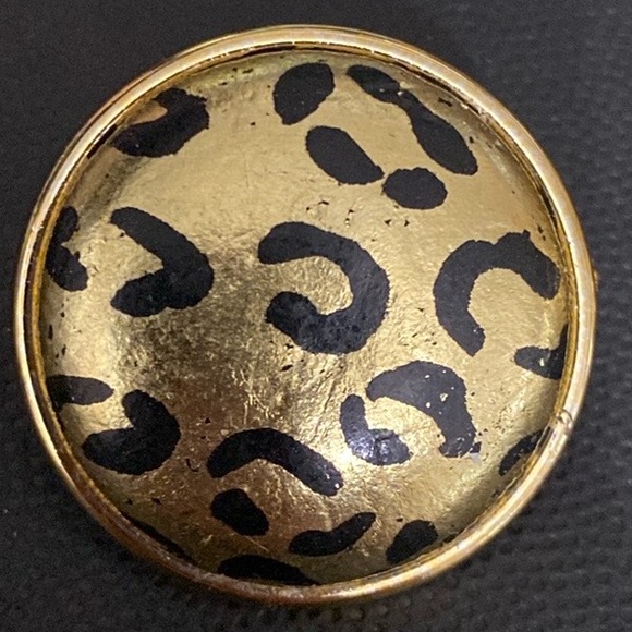 COPY - Vintage Acrylic Button Faux Animal Pattern  & Gold tone clip-on Earrings - Picture 3 of 7